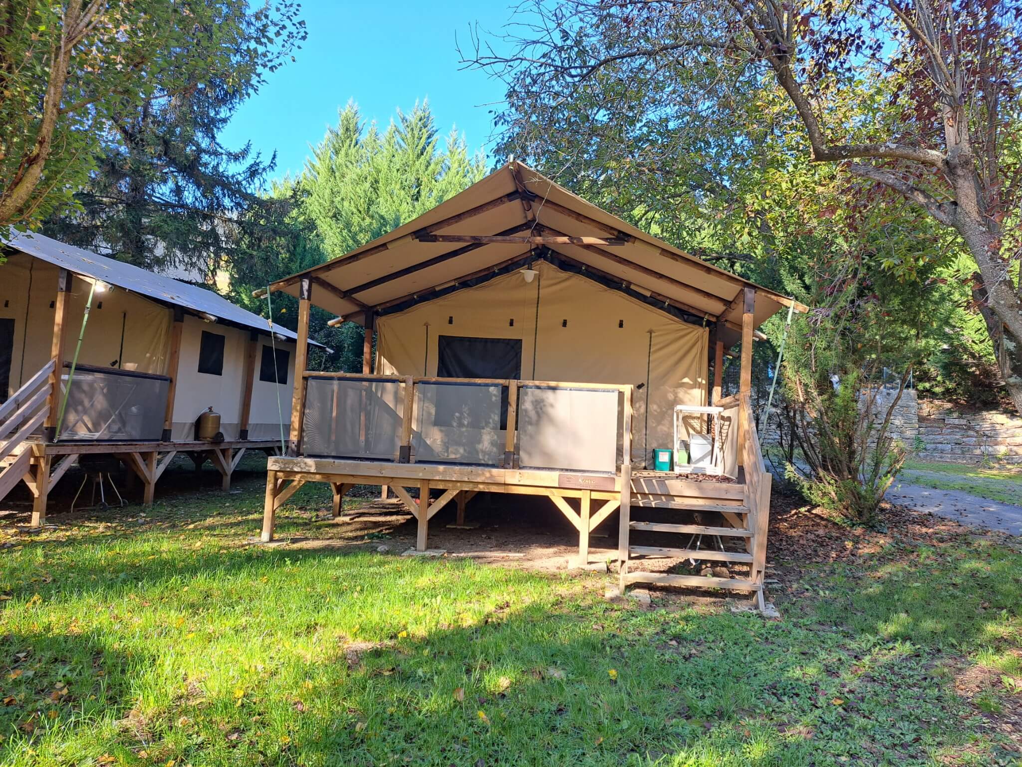Tente Kenya au camping le pont à Rivière-sur-Tarn