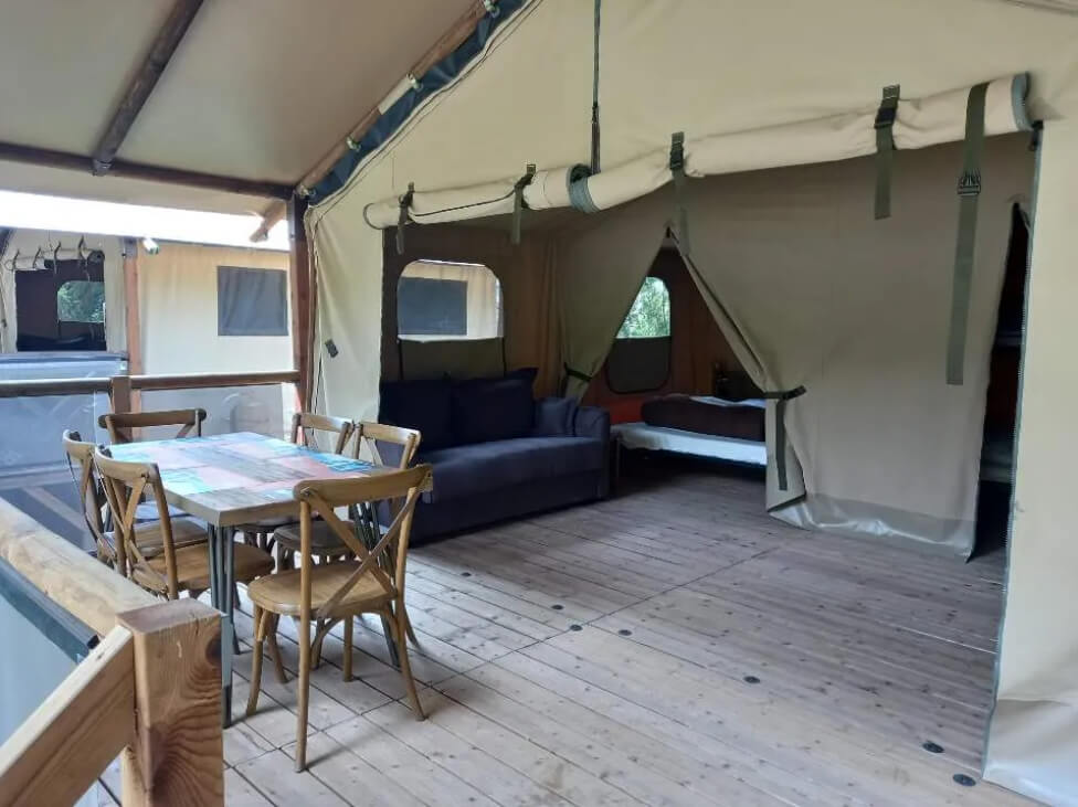 Tente lodge Kenya au camping le pont à Rivière-sur-Tarn