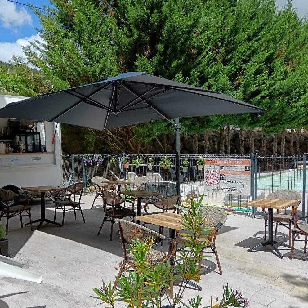 Terrasse du camping du pont à Rivière-sur-Tarn